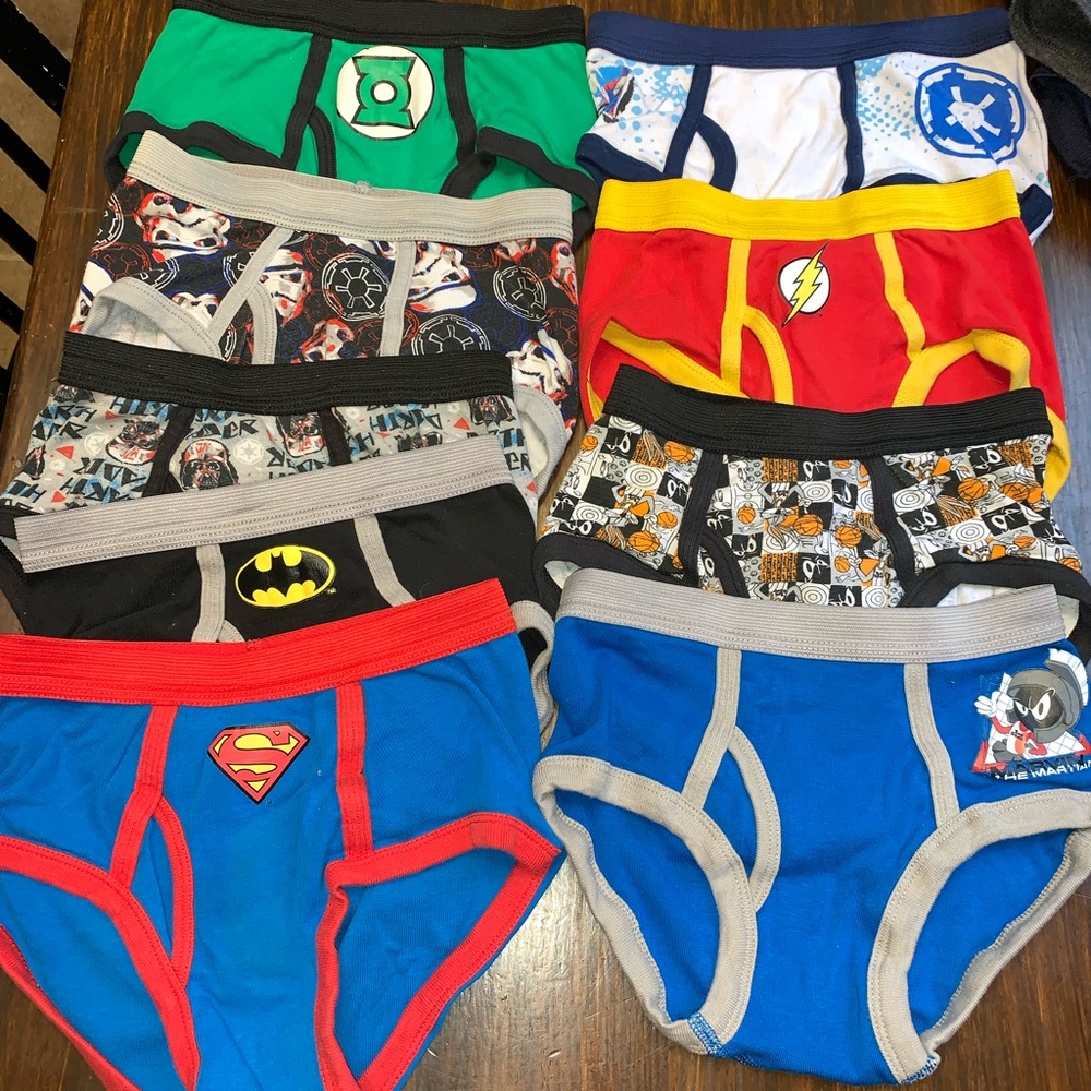 9 pairs of boys underwear (new, never worn) in perfect condition. All size 8